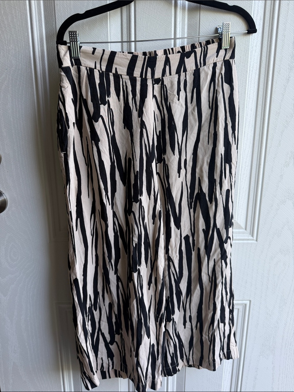 Black and Cream Printed Flowy Boho Casual Artsy Whimsy Pants Size Medium